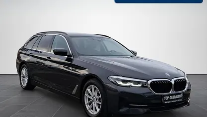 Gebraucht BMW 520 Sport Line 190 PS (139 kW) 2023 Sophistograu brillanteffekt metalli metallic Kombi