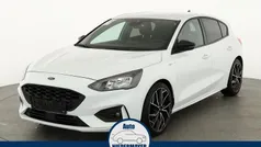 Frost weiß Gebraucht 2022 Ford Focus ST-Line Limousine | 18.995 € (Guter Preis)