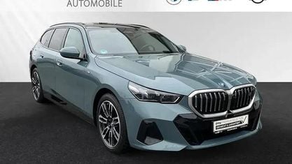 Gebraucht BMW i5 M Sport 250 kW (340 PS) 2024 Cape york grün metallic Kombi