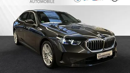 Usado BMW 530e Sport Line 299 HP (219 kW) 2024 Cinzento Sedan