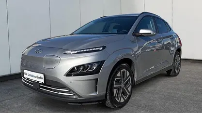 Gebraucht Hyundai Kona Trend 100 kW (136 PS) 2022 Shimmering silver SUV