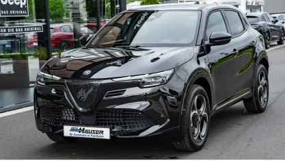 Neu Alfa Romeo Junior Edizione Speciale 145 PS (106 kW) 2026 Schwarz SUV
