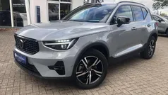 Vapour grey / metallic Gebraucht 2025 Volvo XC40 Plus SUV | 37.144 € (Fairer Preis)