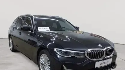Gebraucht BMW 320 Luxury Line 190 PS (139 kW) 2020 Saphirschwarz metallic Kombi