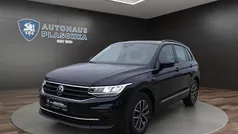 Deep black perleffekt (schwarz) Gebraucht 2023 VW Tiguan SUV | 28.449 € (Superpreis)