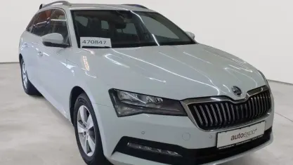 Gebraucht Skoda Superb Ambition 150 PS (110 kW) 2022 Moonweiß perleffekt Kombi