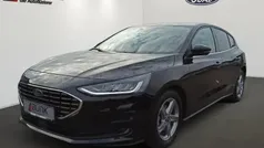 Obsidianschwarz met Gebraucht 2023 Ford Focus Titanium Limousine | 28.380 € (Teuer)