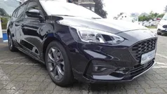 Schwarz (obsidianschwarz metallic) Gebraucht 2021 Ford Focus ST-Line Kombi | 19.990 € (Fairer Preis)