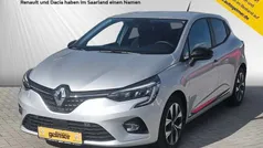 Grau Gebraucht 2023 Renault Clio V Evolution Limousine | 24.950 €