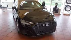 Schwarz brillantschwarz Gebraucht 2024 Audi A3 Sportback Limousine | 29.950 € (Guter Preis)