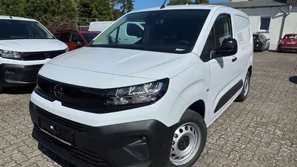 Lackierung weiss icy/typ ausse Neu 2025 Opel Combo Basis Van / Kleinbus | 22.825 € (Fairer Preis)