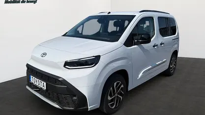 Icy white Gebraucht 2025 Toyota Proace Verso City Kombi | 35.380 € (Fairer Preis)