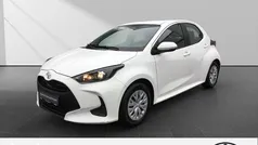 Weiss Gebraucht 2023 Toyota Yaris Comfort Kleinwagen | 15.690 € (Fairer Preis)