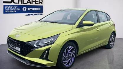 Gebraucht Hyundai i20 Comfort 101 PS (74 kW) 2025 Lucid lime / met Kleinwagen