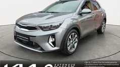 (m7g) astrograu met. Gebraucht 2024 Kia Stonic Platinum SUV | 22.750 € (Fairer Preis)