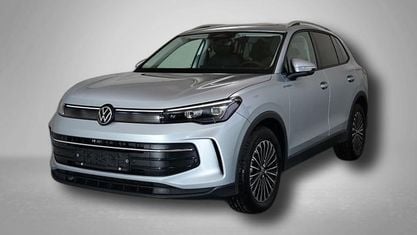 Neu VW Tiguan Life 150 PS (110 kW) 2025 Oyster silver metallic SUV