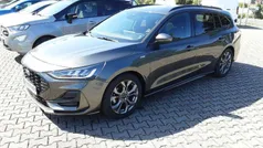 Magneticgrau (metallic) Gebraucht 2024 Ford Focus ST-Line Kombi | 23.490 € (Superpreis)