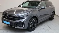 Grau Gebraucht 2024 VW Touareg R-line SUV | 66.980 € (Fairer Preis)