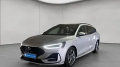 Silber Gebraucht 2023 Ford Focus ST-Line Limousine | 24.685 € (Guter Preis)
