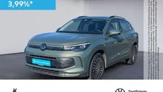 Cipressinogrün metallic Gebraucht 2024 VW Tiguan Life SUV | 37.860 € (Fairer Preis)