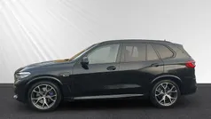 Black sapphire metallic (schwarz) Gebraucht 2022 BMW X5 M Sport SUV | 53.998 € (Guter Preis)