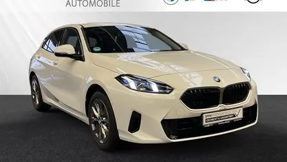 Gebraucht BMW 118 Efficient Dynamics 150 PS (110 kW) 2025 Alpinweiß Kleinwagen