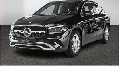 Gebraucht Mercedes GLA200 163 PS (119 kW) 2024 Schwarz SUV