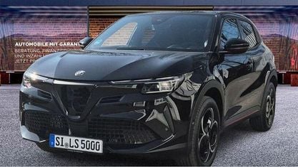 Second-hand Alfa Romeo Junior Edizione Speciale 145 CP (106 kW) 2025 Negru SUV