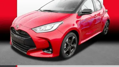 Neu Toyota Yaris Plus 131 PS (96 kW) 2025 Rot Kleinwagen