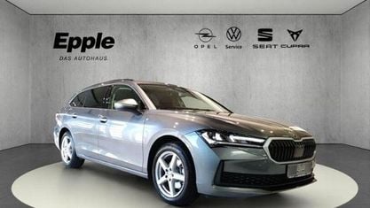 Używany Skoda Superb Essence 150 KM (110 kW) 2025 Szary Kombi