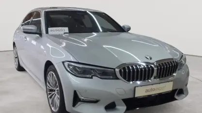 Gebraucht BMW 330 Luxury Line 258 PS (189 kW) 2020 Glaciersilber metallic Limousine