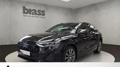 Mythosschwarz metallic Gebraucht 2025 Audi Q8 Ambiente SUV | 71.900 €