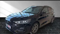 Obsidianschwarz (schwarz) Gebraucht 2023 Ford Focus ST-Line Kombi | 25.950 € (Fairer Preis)