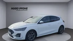 Frost weiss uni Gebraucht 2024 Ford Focus ST-Line X Limousine | 25.550 € (Guter Preis)