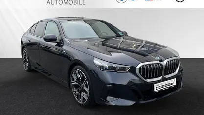 Gebraucht BMW 520 M Sport 197 PS (144 kW) 2025 Carbonschwarz metallic Limousine