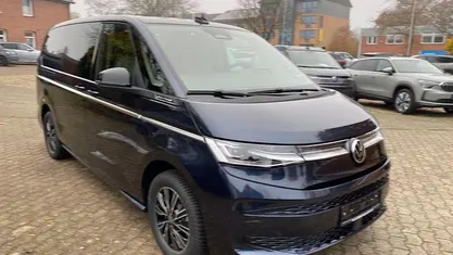 Starlight blue metallic Neu 2025 VW Multivan Style Van | 57.480 € (Guter Preis)