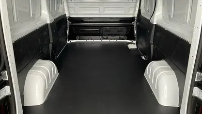 Weiß Neu 2025 Renault Trafic Komfort Van / Kleinbus | 34.980 €