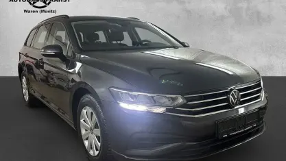 Gebraucht VW Passat Business 122 PS (89 kW) 2023 Grau Kombi