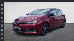 Tokiorot perleffekt Gebraucht 2018 Toyota Auris Hybrid Style Limousine | 15.900 € (Guter Preis)