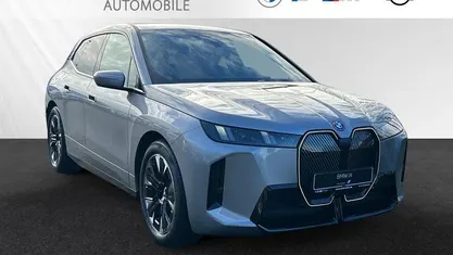 Neu BMW iX M Sport 300 kW (408 PS) 2026 Spacesilber metallic SUV