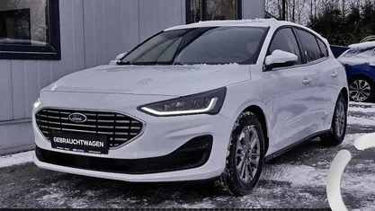 Gebraucht Ford Focus Titanium 125 PS (91 kW) 2023 Frozen white Limousine