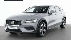 Grau Gebraucht 2023 Volvo V60 CC Plus Kombi | 38.990 € (Fairer Preis)
