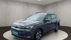 Delfingrau metallic Gebraucht 2024 VW Tiguan Life SUV | 37.400 € (Fairer Preis)