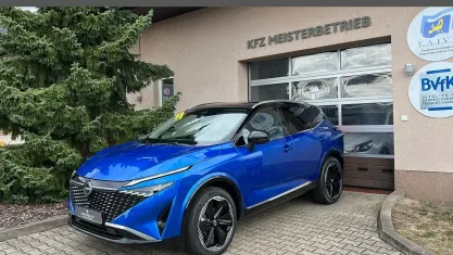 Neu Nissan Qashqai Premium Edition 158 PS (116 kW) 2026 Xgz magnetic blau dach schwarz SUV