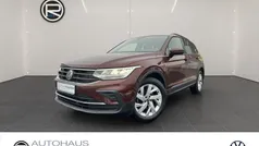 Braun Gebraucht 2021 VW Tiguan Life SUV | 24.480 € (Fairer Preis)