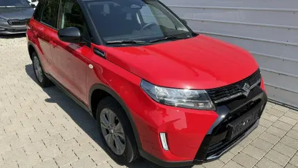 Neu Suzuki Vitara Comfort 110 PS (80 kW) 2026 Bright red / cosmic black pearl metallic SUV