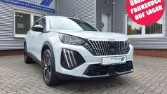 Weiß metallic Gebraucht 2024 Peugeot 2008 Allure SUV | 23.490 € (Fairer Preis)