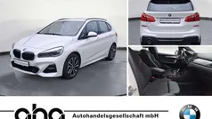 Mineralweiß metallic Gebraucht 2020 BMW 218 M Sport Van / Kleinbus | 20.490 € (Guter Preis)