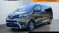 Grau Gebraucht 2023 Toyota Proace Verso Team Kombi | 40.660 € (Fairer Preis)
