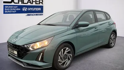 Grün Neu 2025 Hyundai i20 Trend Limousine | 19.480 € (Guter Preis)